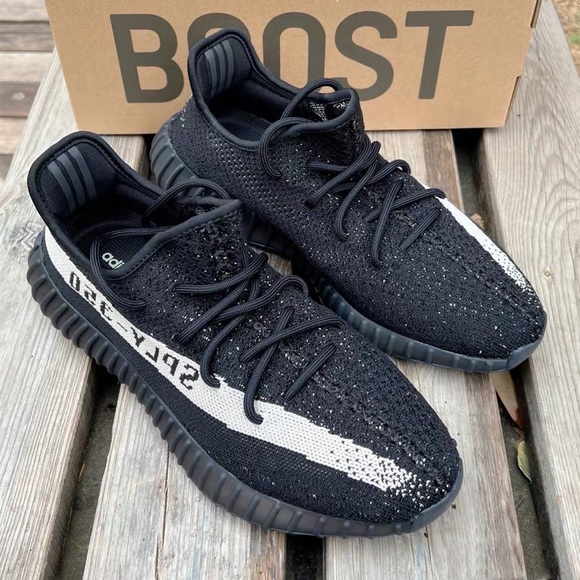 Yeezy 350 v2 - Picture 2 of 6